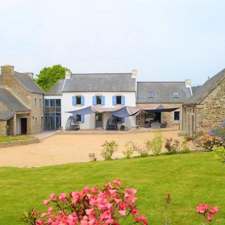 Maison Spacieuse A Plougonven Avec Jacuzzi Et Jardin Exterior foto