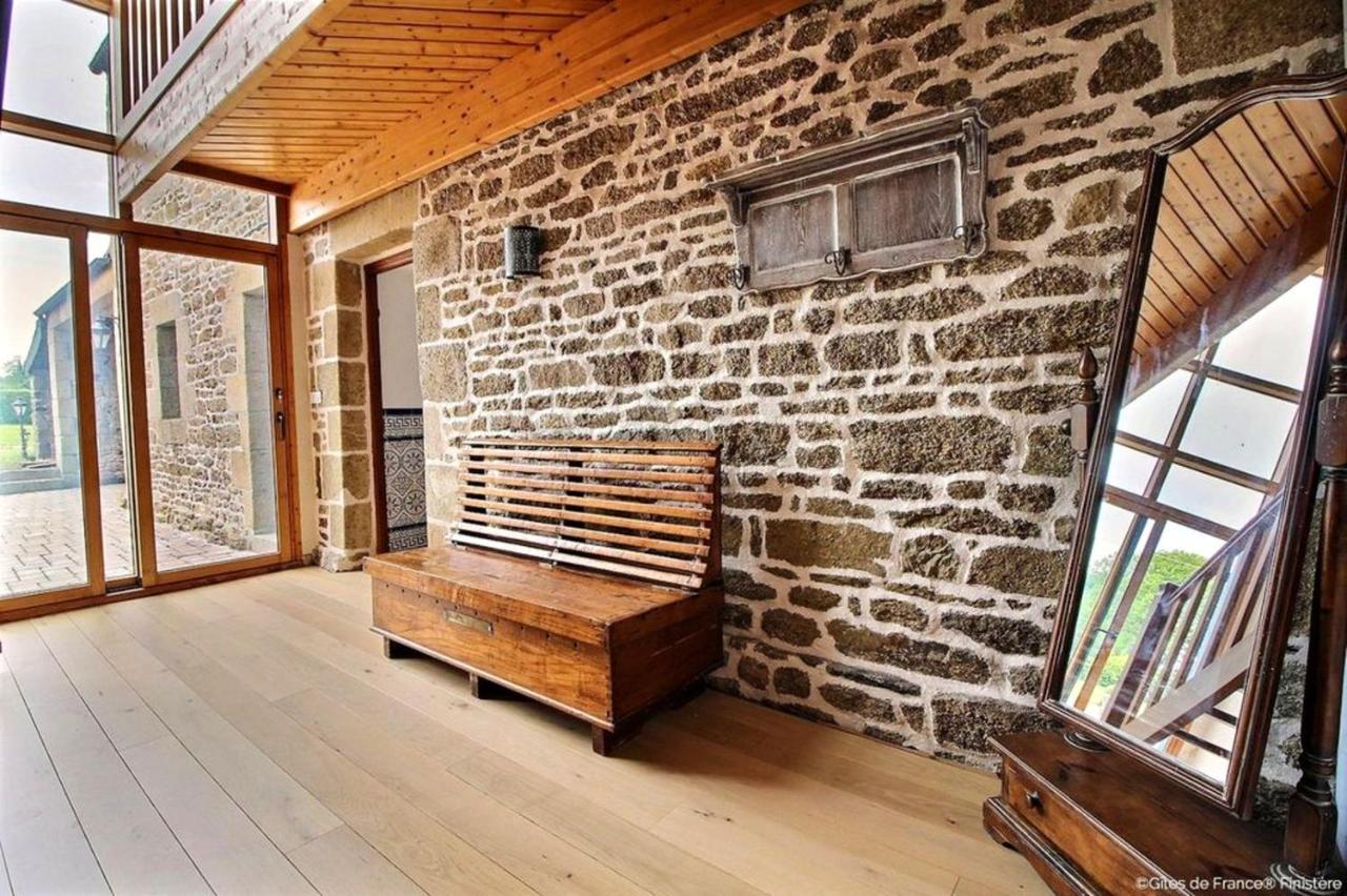 Maison Spacieuse A Plougonven Avec Jacuzzi Et Jardin Exterior foto