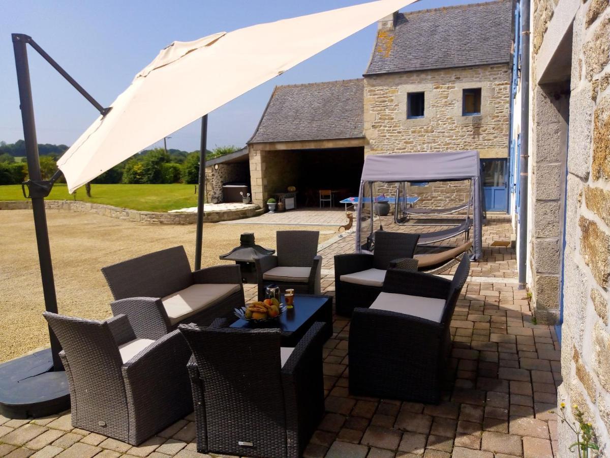 Maison Spacieuse A Plougonven Avec Jacuzzi Et Jardin Exterior foto