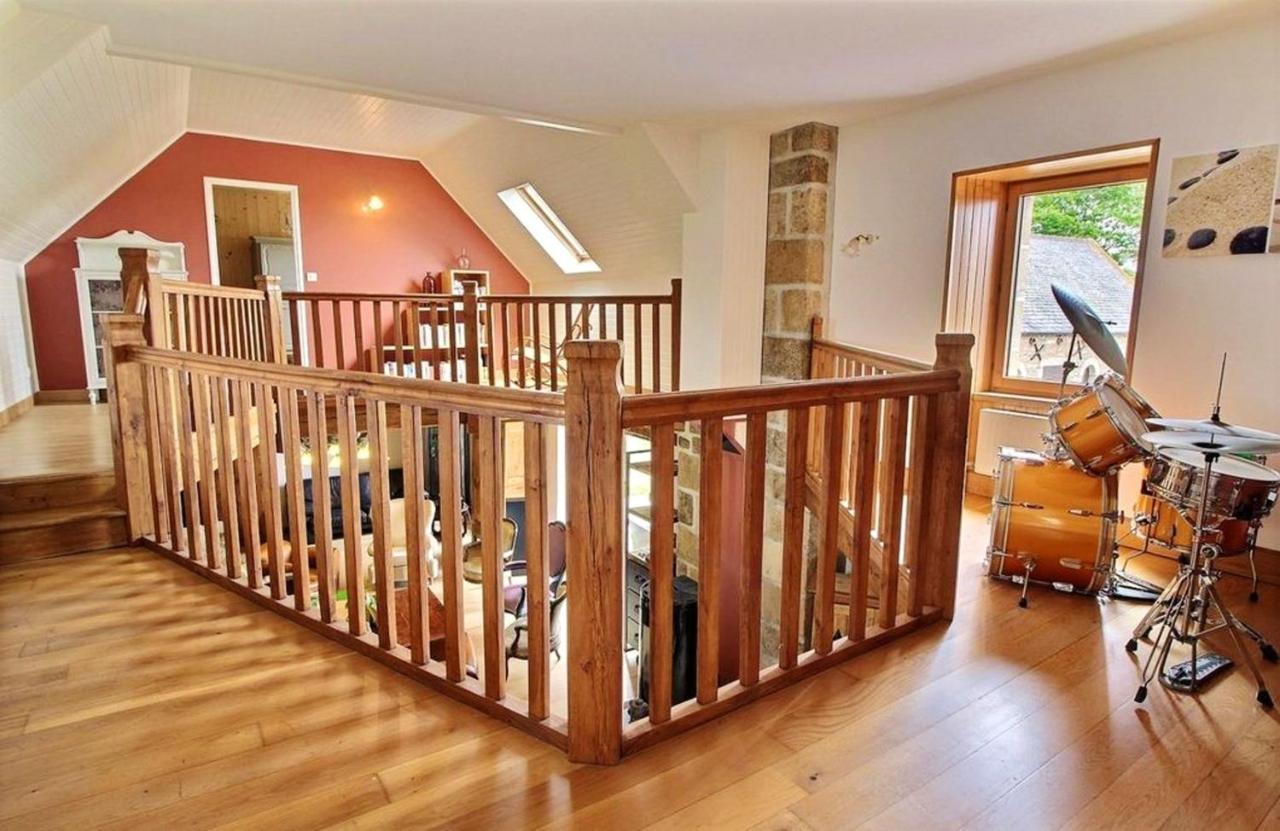 Maison Spacieuse A Plougonven Avec Jacuzzi Et Jardin Exterior foto