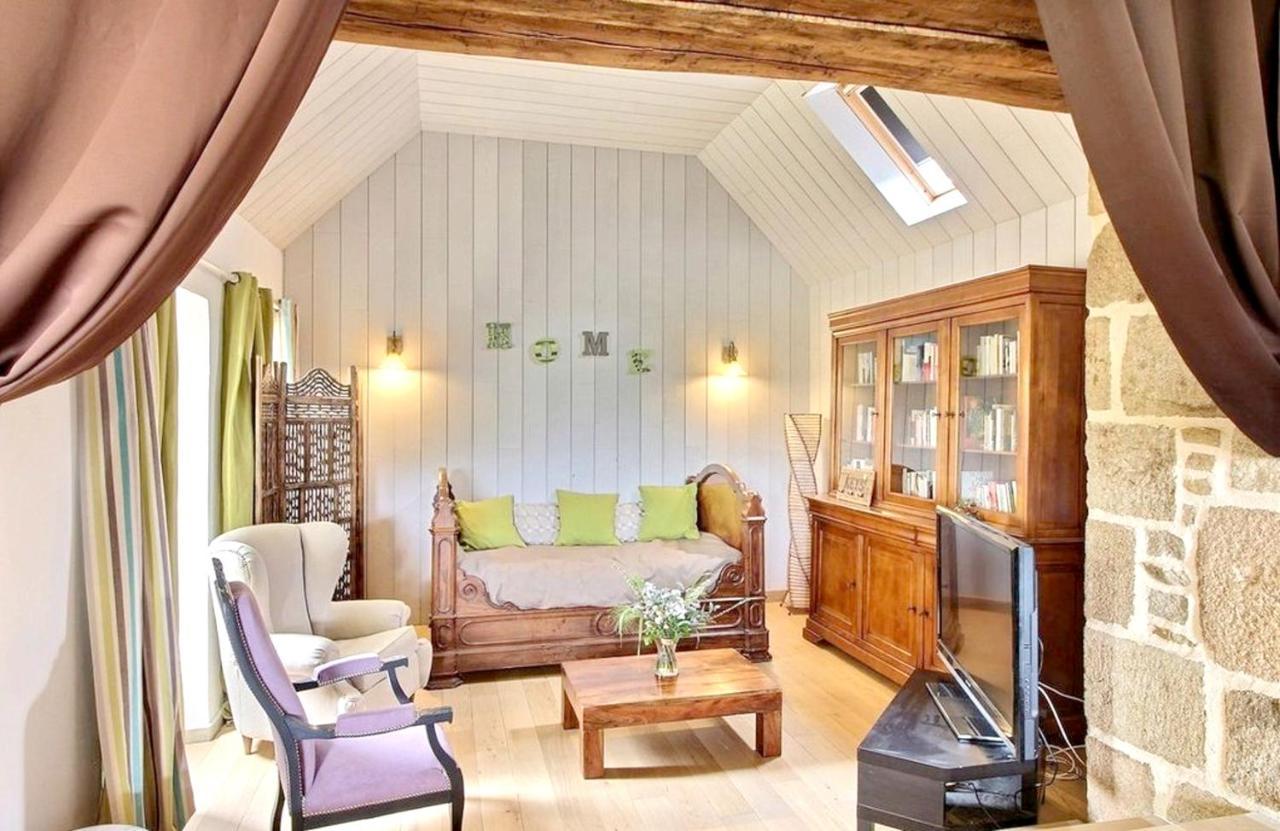 Maison Spacieuse A Plougonven Avec Jacuzzi Et Jardin Exterior foto